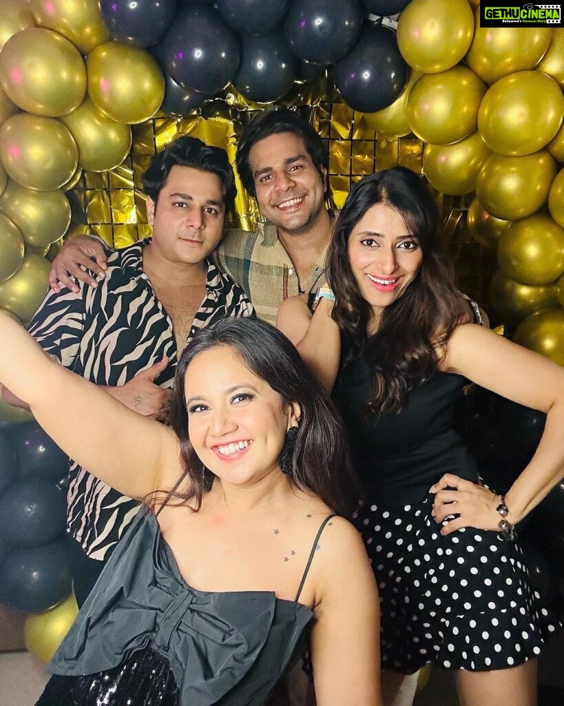 Roopal Tyagi Instagram - Biggest group hug to my personal Lion, lioness and Archer🦁 🦁 🏹 🤗 You guys know what this meant to me. Squishy hugs 🤗 P.S. @niravpsoni kudos for jheloing me since eternity 🫶🏼 #1millionfollowersparty