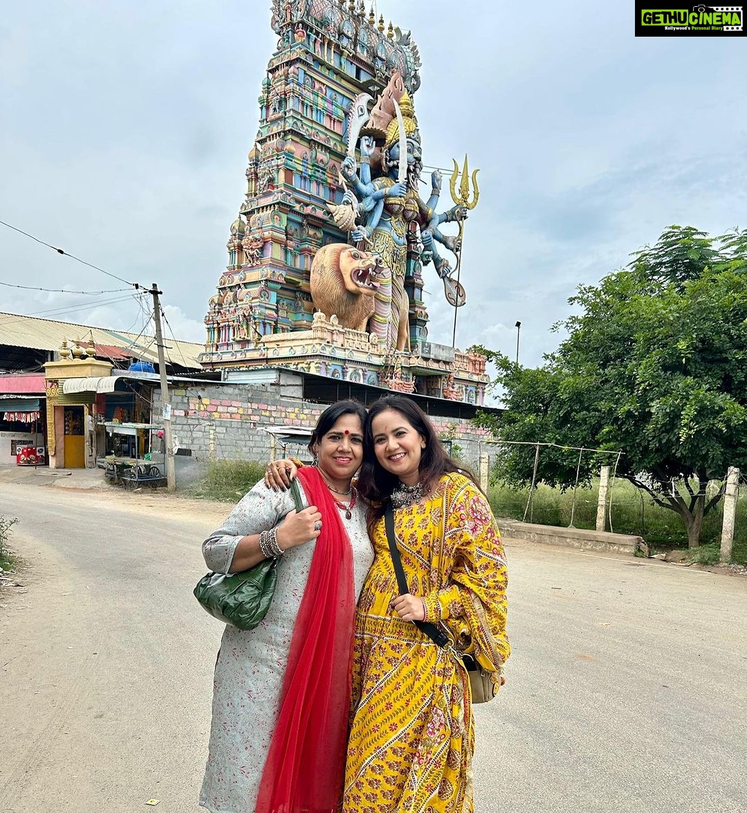 Roopal Tyagi Instagram - 📍 Maa Pratyangira Kalika Alayam Woh rakshak toh kahe ka darna 🙏🏼 🧿 #blessed #kalimaa #pratyangiradevi Hosur Tamilnadu