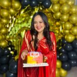 Roopal Tyagi Instagram - Happiness is.. 🍾 🎉 🎂 🎈 #1millionfollowers #celebrityinfluencer #instagram