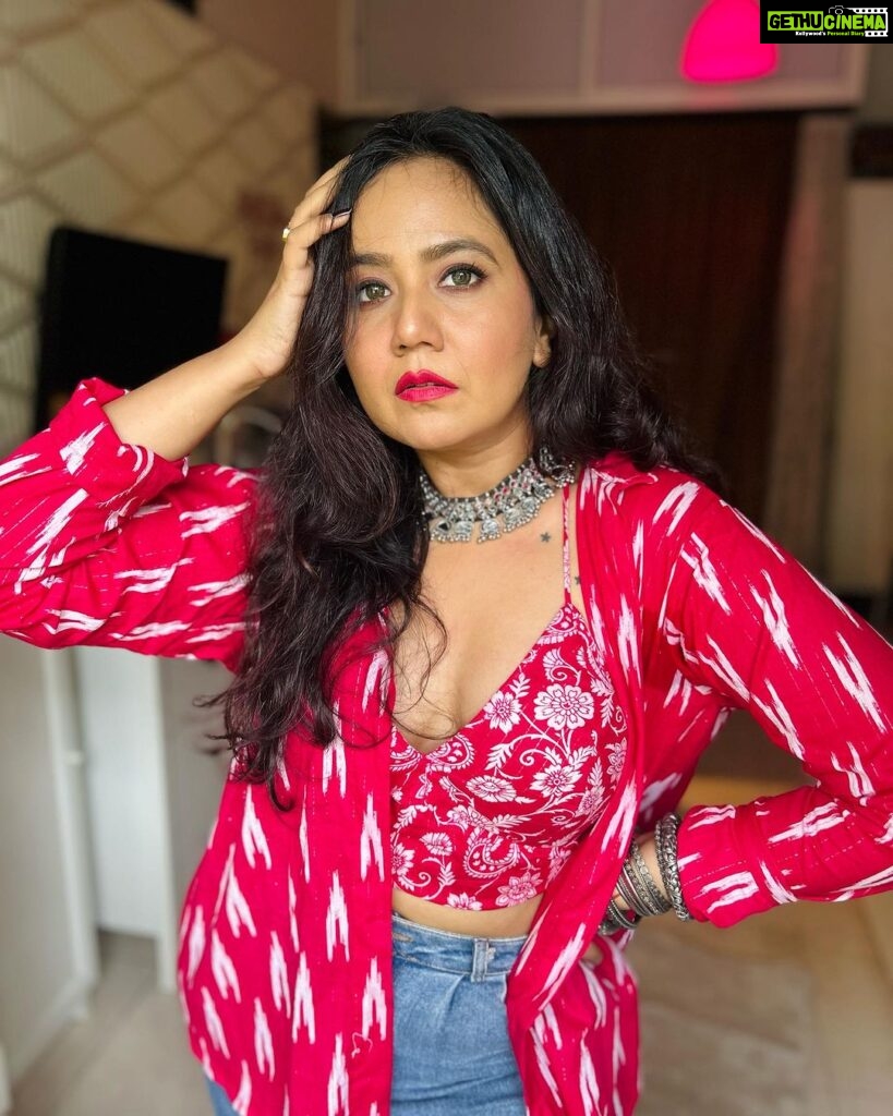 Roopal Tyagi Instagram - I love this indo western look. What do you think about it? #indowestern #ootd #looks #silverjewelry #jeans
