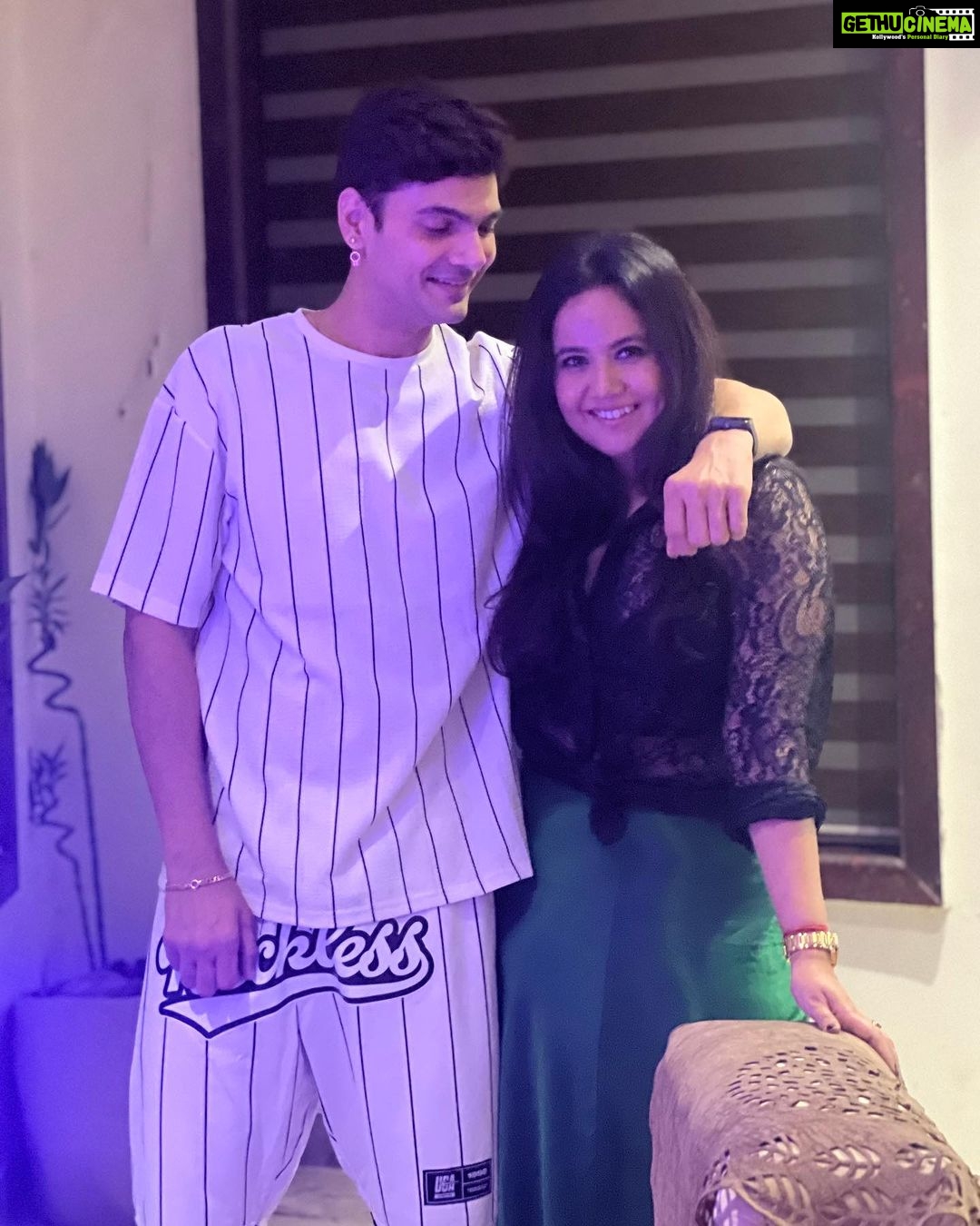 Roopal Tyagi Instagram - Viejo amigos -P2 & 3GπΊππΊ Since the sizzle from Spain made a comeback last night π #iykyk