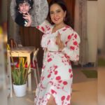 Roopal Tyagi Instagram - I want to share something very personal with my Instagram family today. 🥹 When I was a kid, my parents would throw lavish birthday parties for me. 🥳 I would invite all my school friends, grandparents and family to celebrate. But you know what I was always most excited about?? About performing in front of all my loved ones. 💃DANCING! I didn’t care about much else at that party. I would make everyone sit down.. and I used to dance! That was my joy. That was my life. That was my everything. 🩷 Till date, mujhe sirf yehi karna aata hai… perform! That’s all I’ve known and that’s all I can do. I’m so so grateful to Instagram that I’m able to share this with all of you! 🫶🏼 That little 8 year old you see in this video.. dreamed of this day. When everyone would watch her dance. Bhagwan ne yeh gift diya hai mujhe- dance! 💃And I’ll perform for you for as long as I can. Thank you meri is journey ka part banne ke liye! 🙏🏼 Comment and let me know if you wish to see my full birthday party video 🥰 forever grateful! I ❤️ you! P.S. #srk then.. srk now! Still ruling my heart ♥️ #childhood #nostalgia #srk #chaiyyachaiyya #instafamily Bangalore, India