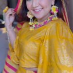 Roopal Tyagi Instagram - Radha kaise na jale? 🦚 🪈 #govindaaalare #krishnajanmashtami #radhakrishna #radhakaisenajale #radharani