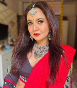 Roopal Tyagi Instagram - 🖤 🤍 ❤️ 

#navratri2023 #digitalprintedlehenga #affordablefashion #navratrilook #garba