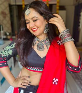 Roopal Tyagi Instagram - 🖤 🤍 ❤️ 

#navratri2023 #digitalprintedlehenga #affordablefashion #navratrilook #garba