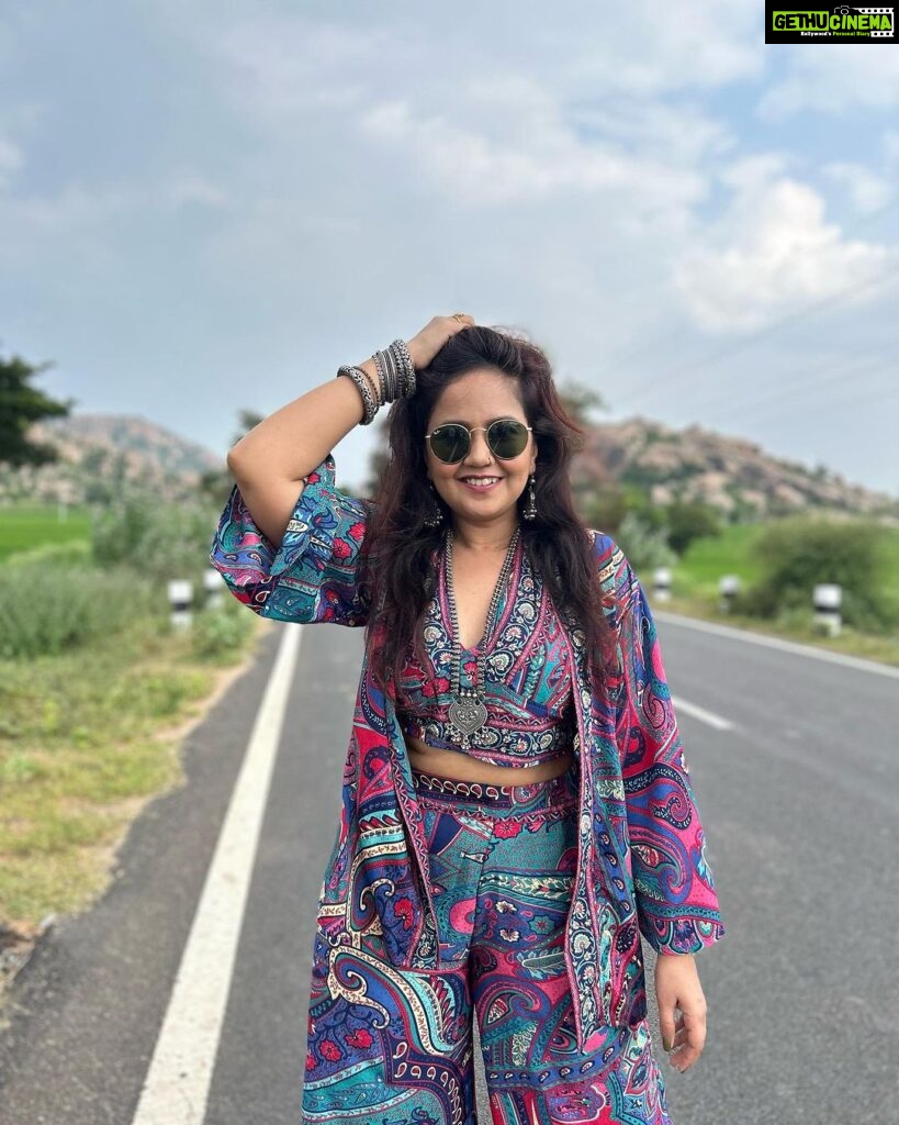 Roopal Tyagi Instagram - Best pose to make messy hair look alright 😂 try it! #roopaltravels #hampi #karnataka #messyhair #boho Hampi, Karnataka
