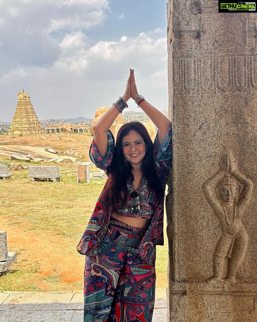Roopal Tyagi Instagram - Hampi reminds us that everything is temporary. A once lavish, rich and vibrant culture, today stands still in time.. leaving behind ruins …albeit stunning! This place has a different vibe. You gotta visit to know ✨ #hampidiaries #indiatravelgram #karnataka #hampi #unescoworldheritage #vijayanagaraempire Hampi, Karnataka