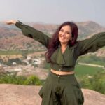 Roopal Tyagi Instagram - Glimpse of my birthday trip to Hampi 🥰 set to my favourite song #muskurayega by @officialluckyali 🎶 #hampi #karnataka #unescoworldheritagesite #familytrip #birthdaygirl Hampi, Karnataka