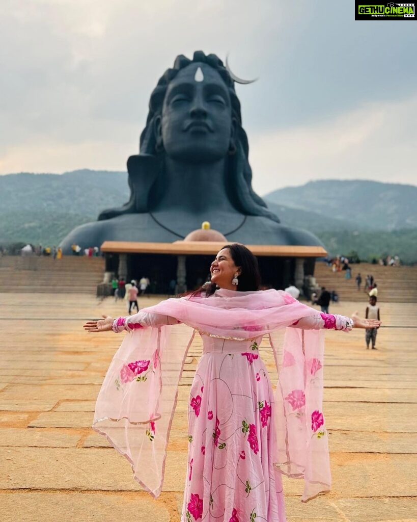 Roopal Tyagi Instagram - Aum Namah Shivaay 🕉️ #adiyogi #aumnamahshivaya #ishafoundation #adiyogichikkaballapur #shivatemple #mahadev #nagatemple #naga Adiyogi Statue Chikkaballapur