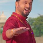 Roshan Prince Instagram - गाड़ी राधा जू के नाम से जब दौड़ेगी, तो मुख पे नाम राधे राधे श्याम, तार सीधा जा के दिल से जब जुड़ेगी, तो मुख पे नाम राधे राधे श्याम 🌷🌷 RR Records Bhakti & Ranjiv Singla Productions Presents #Radheradheshyam 𝐑𝐞𝐥𝐞𝐚𝐬𝐢𝐧𝐠 𝐨𝐧 𝟐𝟖 𝐒𝐞𝐩𝐭𝐞𝐦𝐛𝐞𝐫 𝟐𝟎𝟐3 @theroshanprince @rr.records.bhakti @sohi_saini @neerajkrathi @2directorsfilm @amdadali_official @dop_rawhit @itsguriidhaliwal @ranjivsinglaofficial @ranjivsinglaproductions @rajinderkumargagahar @inderbansal457 #roshanprince #radheshyam #radheradheshyam #rrrecords #rrrecordsbhakti #ranjivsingla #ranjivsinglaproduction Barsana ,Vrindavan