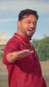 Roshan Prince Instagram - गाड़ी राधा जू के नाम से जब दौड़ेगी, 
तो मुख पे नाम राधे राधे श्याम,
तार सीधा जा के दिल से जब जुड़ेगी,
तो मुख पे नाम राधे राधे श्याम 🌷🌷

RR Records Bhakti & Ranjiv Singla Productions Presents

#Radheradheshyam 𝐑𝐞𝐥𝐞𝐚𝐬𝐢𝐧𝐠 𝐨𝐧 𝟐𝟖 𝐒𝐞𝐩𝐭𝐞𝐦𝐛𝐞𝐫 𝟐𝟎𝟐3

@theroshanprince @rr.records.bhakti @sohi_saini @neerajkrathi @2directorsfilm @amdadali_official @dop_rawhit @itsguriidhaliwal @ranjivsinglaofficial 
@ranjivsinglaproductions
@rajinderkumargagahar @inderbansal457

#roshanprince #radheshyam #radheradheshyam #rrrecords #rrrecordsbhakti #ranjivsingla #ranjivsinglaproduction