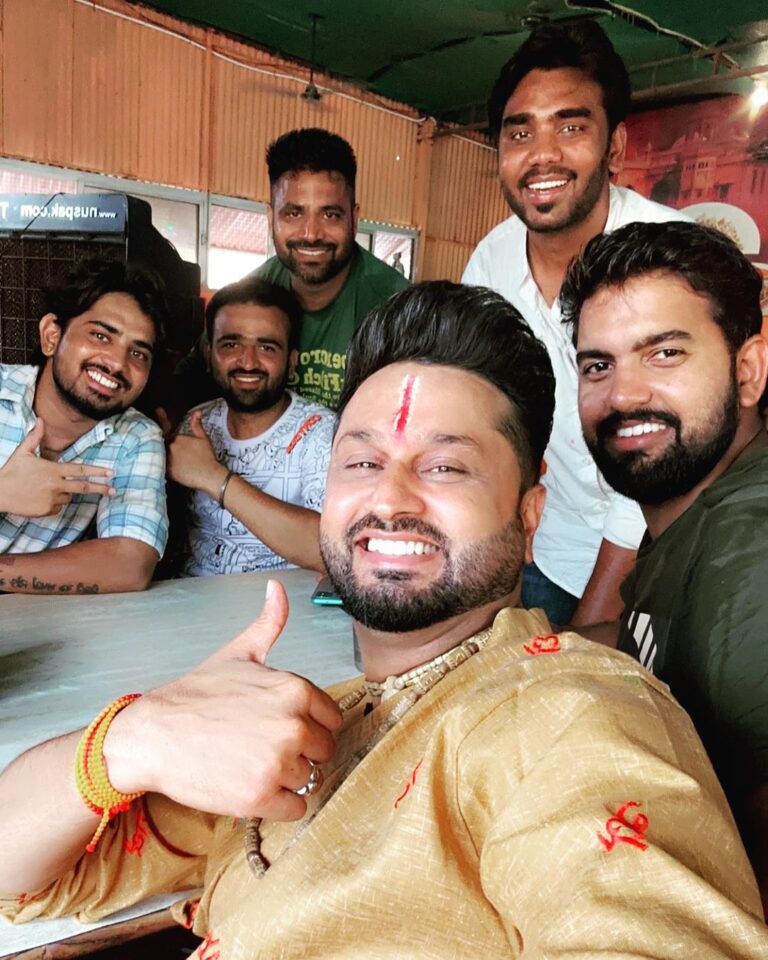 Roshan Prince Instagram - Video Team Behind Both the Bhajans #RamKiBaat & #Vrindavan Left to Right @team_guri_production @dop_rawhit @neerajkrathi @theroshanprince #VickyHair @sohi_saini