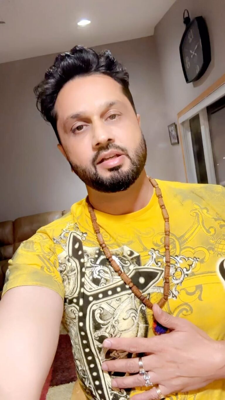 Roshan Prince Instagram - जय श्री राम जय श्री श्याम 🌷🌷 Vrindavan 30th August