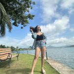 Roshmi Banik Instagram - Kehndi Haanji!!! 🤓 . . . . . . . . #roshmibanik #naturelovers #haanji #reelkarofeelkaro #instareels #shehnaazgill #bollywood