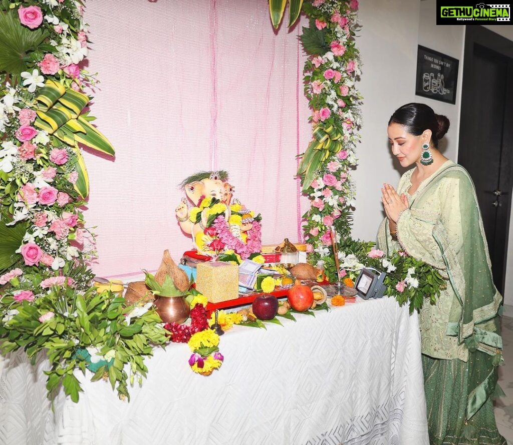 Roshmi Banik Instagram - In the presence of the divine. 🌟 Ganpati Bappa Morya! 🙏🦚✨ . . . . #ganpatibappamorya #ganpatidecoration #ganpatifestival #ganeshchaturthi #mumbai #maharashtra #festivevibes #festivemood #picoftheday #roshmibanik #blessed #grateful