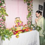 Roshmi Banik Instagram - In the presence of the divine. 🌟 Ganpati Bappa Morya! 🙏🦚✨ . . . . #ganpatibappamorya #ganpatidecoration #ganpatifestival #ganeshchaturthi #mumbai #maharashtra #festivevibes #festivemood #picoftheday #roshmibanik #blessed #grateful