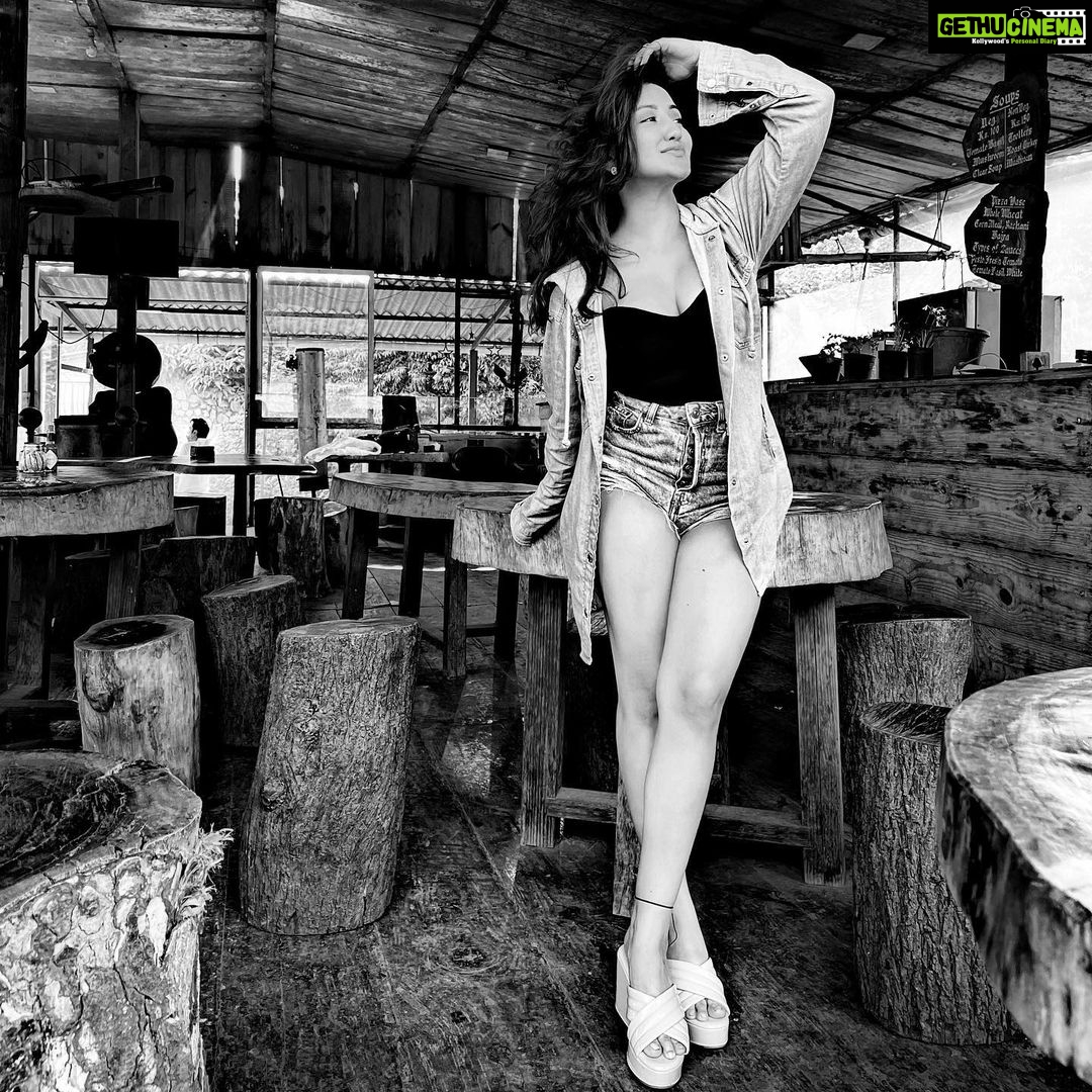 Roshmi Banik Instagram - Thoughts becoming things.. ðŸ’🤎