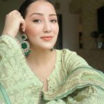 Roshmi Banik Instagram - Happiest Ganesh Chaturthi ! May Gannu bless you all with prosperity, wisdom and light! Love #roshfam 🦚🧿❣️✨ . . . . . #ganeshchaturthi #indian #festivemood