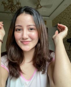 Roshmi Banik Instagram - I think my soulmate might be CARBS! 😅🧸
