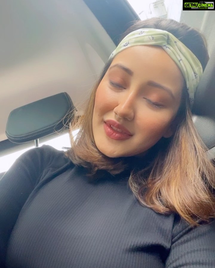Roshmi Banik Instagram - Ye Baarish, ye sheher aur main! “Pure Love” 🌈🦄
