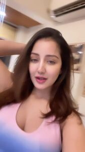 Roshmi Banik Instagram - That workout glow! ✨🧿