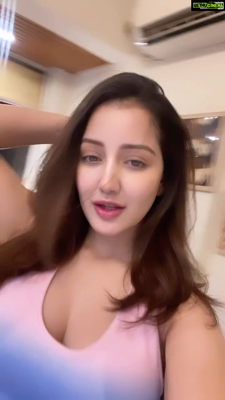 Roshmi Banik Instagram - That workout glow! ✨🧿