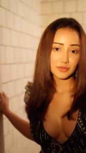Roshmi Banik Instagram - She, who dares… wins. 🦋🧿
.
.
.
.
.
#roshmibanik #reelitfeelit #reelkarofeelkaro #reelsinstagram #trendingreels #reelsinstagram #hot #makeup #hairstyles #viralvideos #fypシ #love