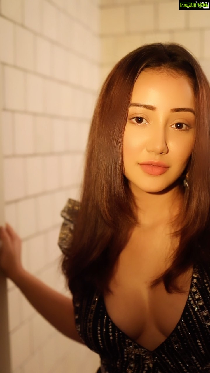 Roshmi Banik - 7.5K Likes - She, who dares… wins. 🦋🧿
.
.
.
.
.
#roshmibanik #reelitfeelit #reelkarofeelkaro #reelsinstagram #trendingreels #reelsinstagram #hot #makeup #hairstyles #viralvideos #fypシ #love