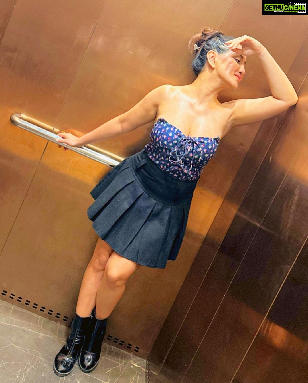 Roshmi Banik - 13.1K Likes - Barbie Girl in her Barbie world! 💗
.
.
.
.
.
.
.
#sunday #aboutlastnight #roshmibanik #doll #fyp #viral #trending #postoftheday #pose #bollywood #weekend #vibes #smile