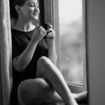 Roshmi Banik Instagram – My brew-tiful Sunday morning. ☕️🌱🤍
.
.
.
.
.
.
📸 @aakash.nair_goa.photographer 
.
.
.
.
.
#sunday #morning #coffee #love #weather #blackandwhitephotography #candid #roshmibanik #coffeelovers #portrait #photography #igers #instagram #instagood