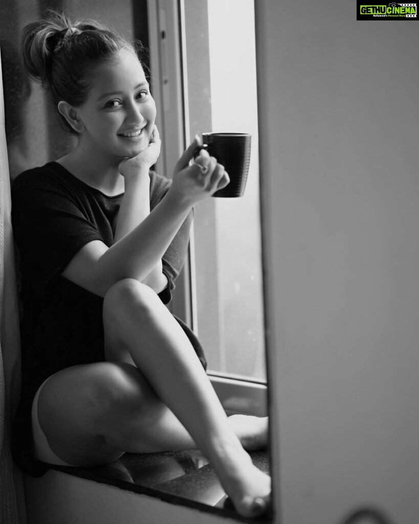 Roshmi Banik Instagram - My brew-tiful Sunday morning. ☕🌱🤍 . . . . . . 📸 @aakash.nair_goa.photographer . . . . . #sunday #morning #coffee #love #weather #blackandwhitephotography #candid #roshmibanik #coffeelovers #portrait #photography #igers #instagram #instagood