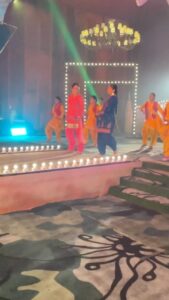 Rubina Bajwa Instagram - #buhebariyan #mutiyaran @neerubajwa @rubina.bajwa 
.
.
.
#neerubajwa #rubinabajwa #movies #buhebariyan #shoot #bts #makeup #rajamakeover