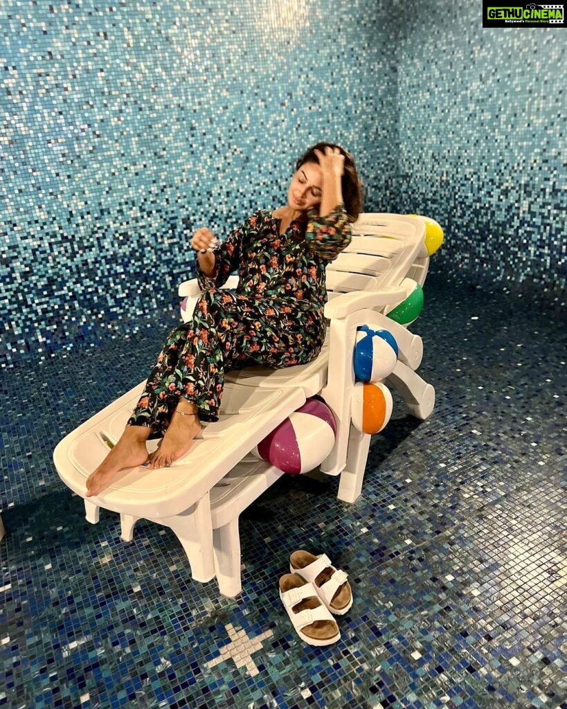 Rubina Bajwa Instagram - Lounging IN the pool 📸 @gchahal
