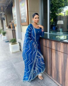Rubina Bajwa Instagram - Wearing my beautiful friends design @aliwarofficial 💙 #buhebariyan releasing September 15th