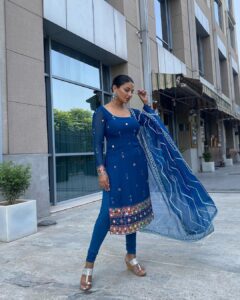 Rubina Bajwa Instagram - Wearing my beautiful friends design @aliwarofficial 💙 #buhebariyan releasing September 15th