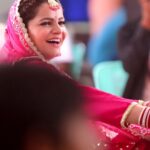 Rubina Dilaik Instagram - Sharing some laughters from the sets ……. Prabh 💖 #bts #chalbhajjchaliye #rubinadilaik