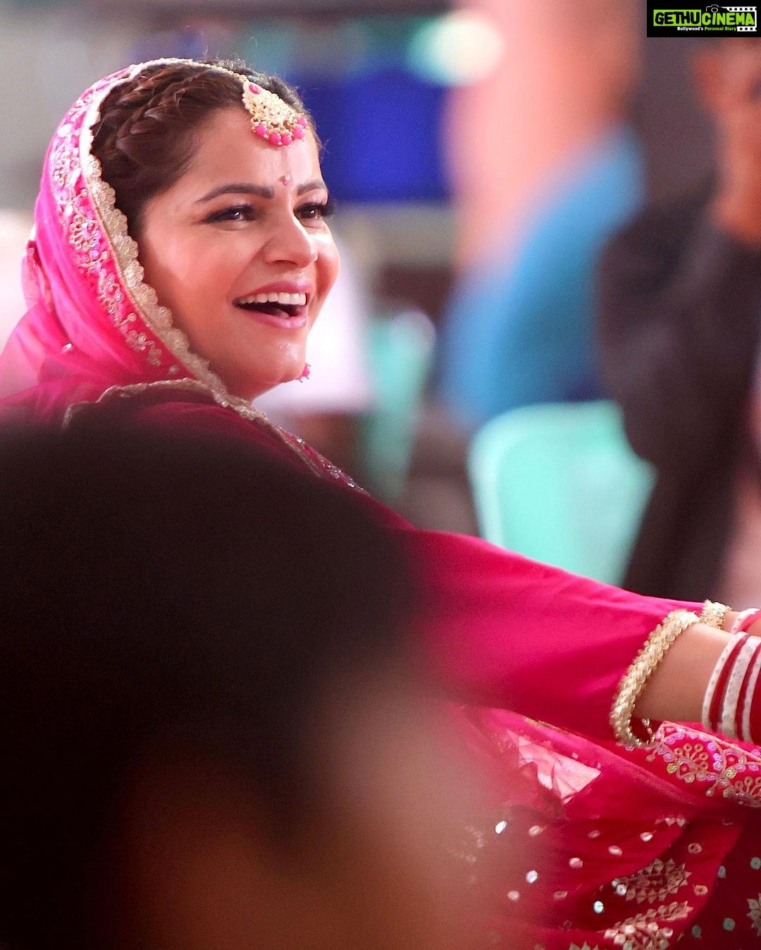 Rubina Dilaik Instagram - Sharing some laughters from the sets ……. Prabh 💖 #bts #chalbhajjchaliye #rubinadilaik