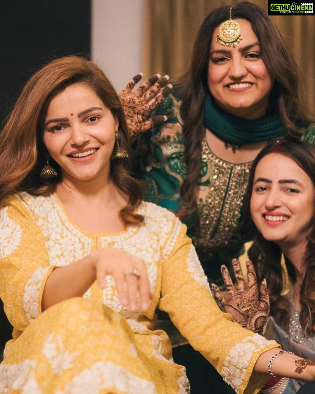 Rubina Dilaik Instagram - Ek dusri ki Raksha ka waada 💖💖…… Happy Rakshabandhan dear @rohinidilaik @jyotikadilaik