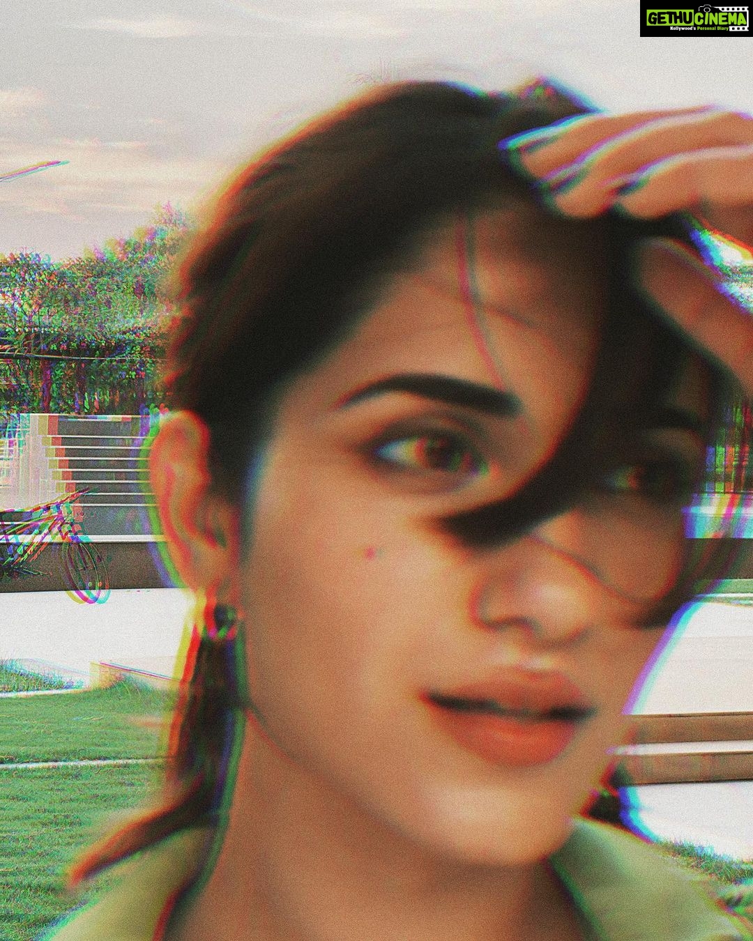 Ruhani Sharma Instagram - With you FOR you 🍁 . . . . 📸 @saragurpals ♥️