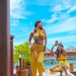 Ruhani Sharma Instagram - Every time ….the busy schedule on vacation ♥️😂 Follow @mirihi_island_resort for beautiful location n yes @saragurpals n @ruhanisharma94 . . . #travel#travelTheWorld#TravelWithYourBFF
