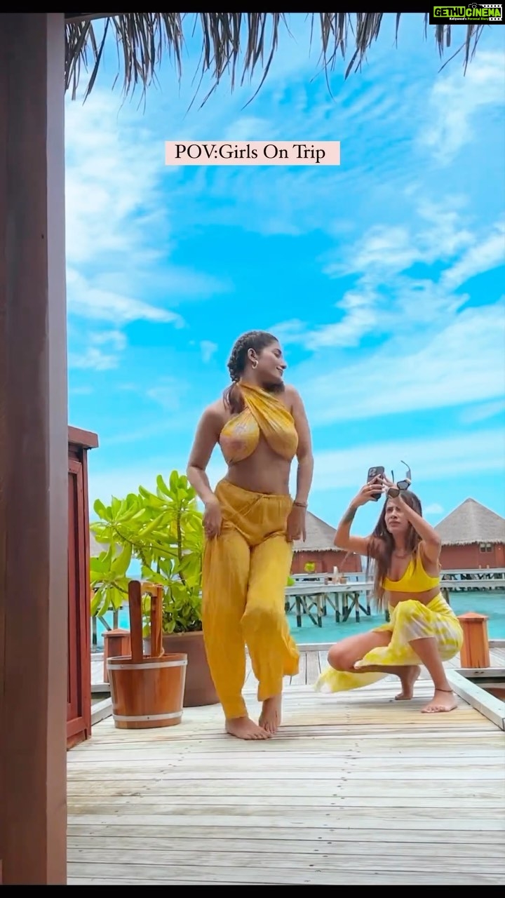 Ruhani Sharma Instagram - Every time ….the busy schedule on vacation ♥️😂 Follow @mirihi_island_resort for beautiful location n yes @saragurpals n @ruhanisharma94 . . . #travel#travelTheWorld#TravelWithYourBFF