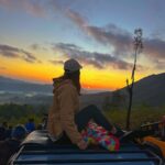 Ruhani Sharma Instagram - This sunrise really brightened my day! 🌞♥️ How many of you love watching sun rise ? Mount Batur, Bali