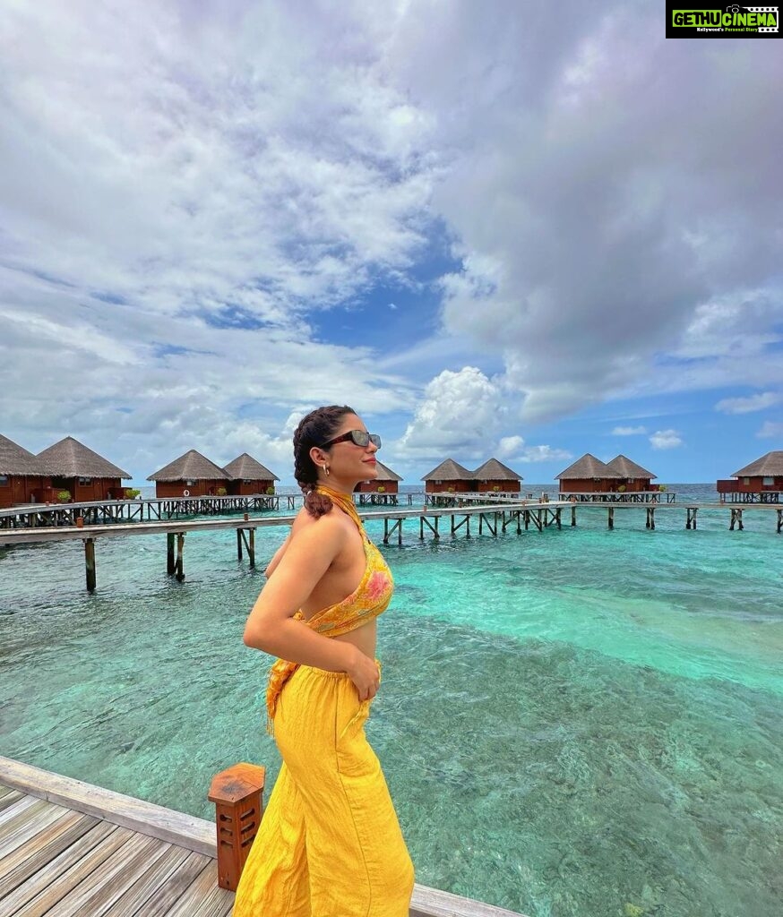 Ruhani Sharma Instagram - Tell me your dream destination ? . . . . . . 📍 @mirihi_island_resort Mirihi Island Resort