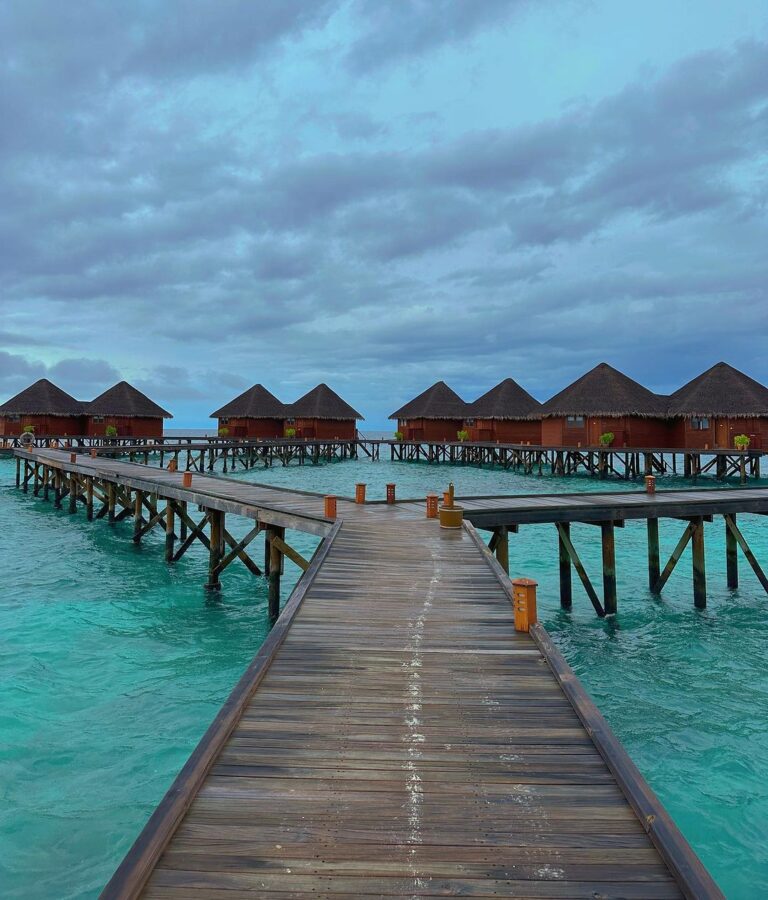 Ruhani Sharma Instagram - Tell me your dream destination ? . . . . . . 📍 @mirihi_island_resort Mirihi Island Resort