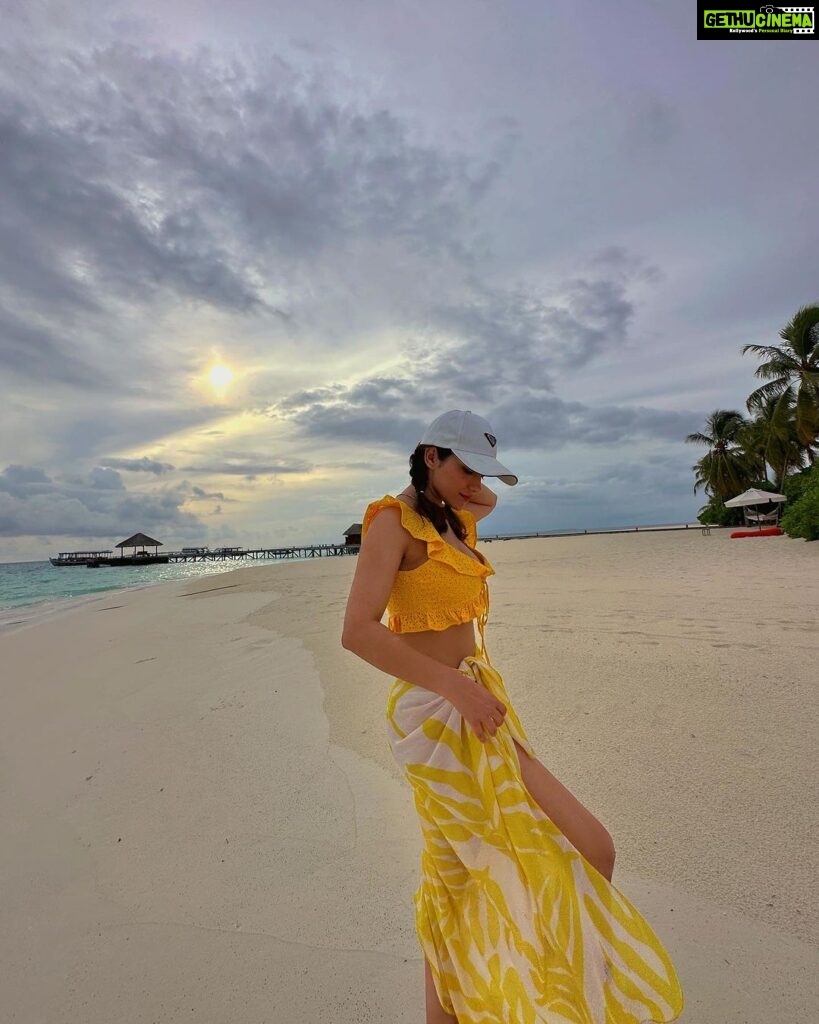 Ruhani Sharma Instagram - Paradise ♥️ . . . . Wearing @howwhenwearclothing 📍 @mirihi_island_resort Mirihi Island Resort