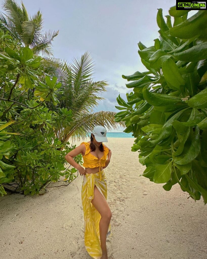 Ruhani Sharma Instagram - Paradise ♥️ . . . . Wearing @howwhenwearclothing 📍 @mirihi_island_resort Mirihi Island Resort