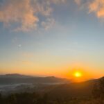 Ruhani Sharma Instagram – This sunrise really brightened my day! 🌞♥️

How many of you love watching sun rise ? Mount Batur, Bali