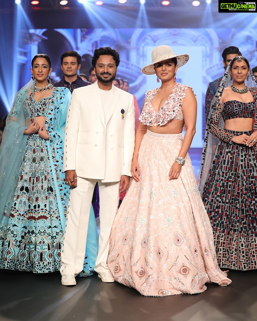 Ruhi Chaturvedi Instagram - What a stunning collection! A glimpse of effortless looks from the collection of Sandhya Singh & Aliahmed Shaikh from the house of 91 threads. Take a sneak peek into the breathtaking collection showcased on the runway of Sheetal Gharana Ahmedabad Times Fashion Week Season 2. #Sheetalgharanahmedabadtimesfashionweek #SheetalInfra #Gharanabysheetal #gujarattourism #jadebluelifestyle #HyattRegency #Ahmedabadtimesfashionweek2023 #Ahmedabadtimesfashionweek #ATFW #ATFW2023 #Ahmedabad #FashionDesigners #91threads #ruhichaturvedi #sandhyasingh #aliahmedshaikh #isas #internationalbeautyschool