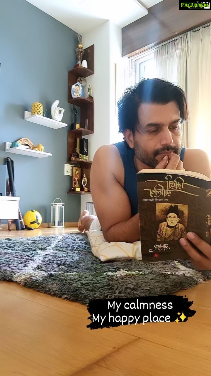 Ruhi Chaturvedi Instagram - When my husband stops giving me attention for 5 minutes 😒 . . . . #shivkirooh #ineedattention #lovelovelove