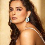 Ruhi Chaturvedi Instagram - I'm out of caption because just look at "ME" 💣 . . Picture @priyankknandwana Make up @gayetrichakravarthy Styled @rehanshahdesigns . . . #khudkitaariftohbantihai #sundar+hot #uffff